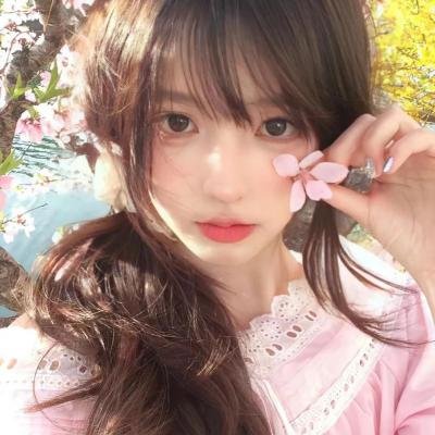 粉色飞碟海报
